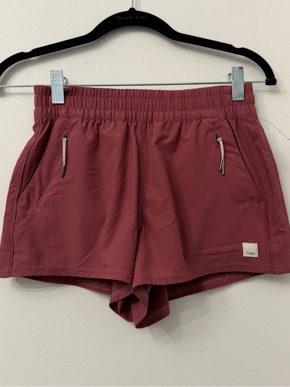 Vuori Women's Maroon Athletic Zip-Pocket Shorts XS - Picture 2 of 11